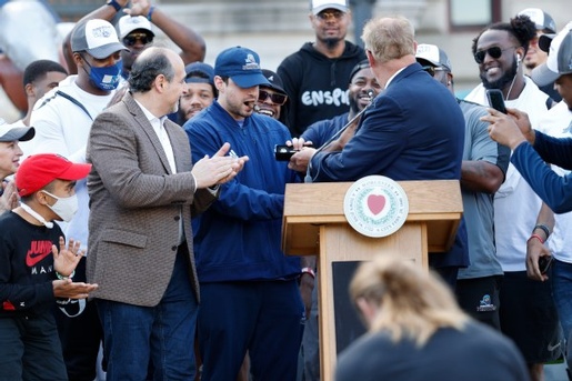 Massachusetts Pirates receive key to the City of Worcester